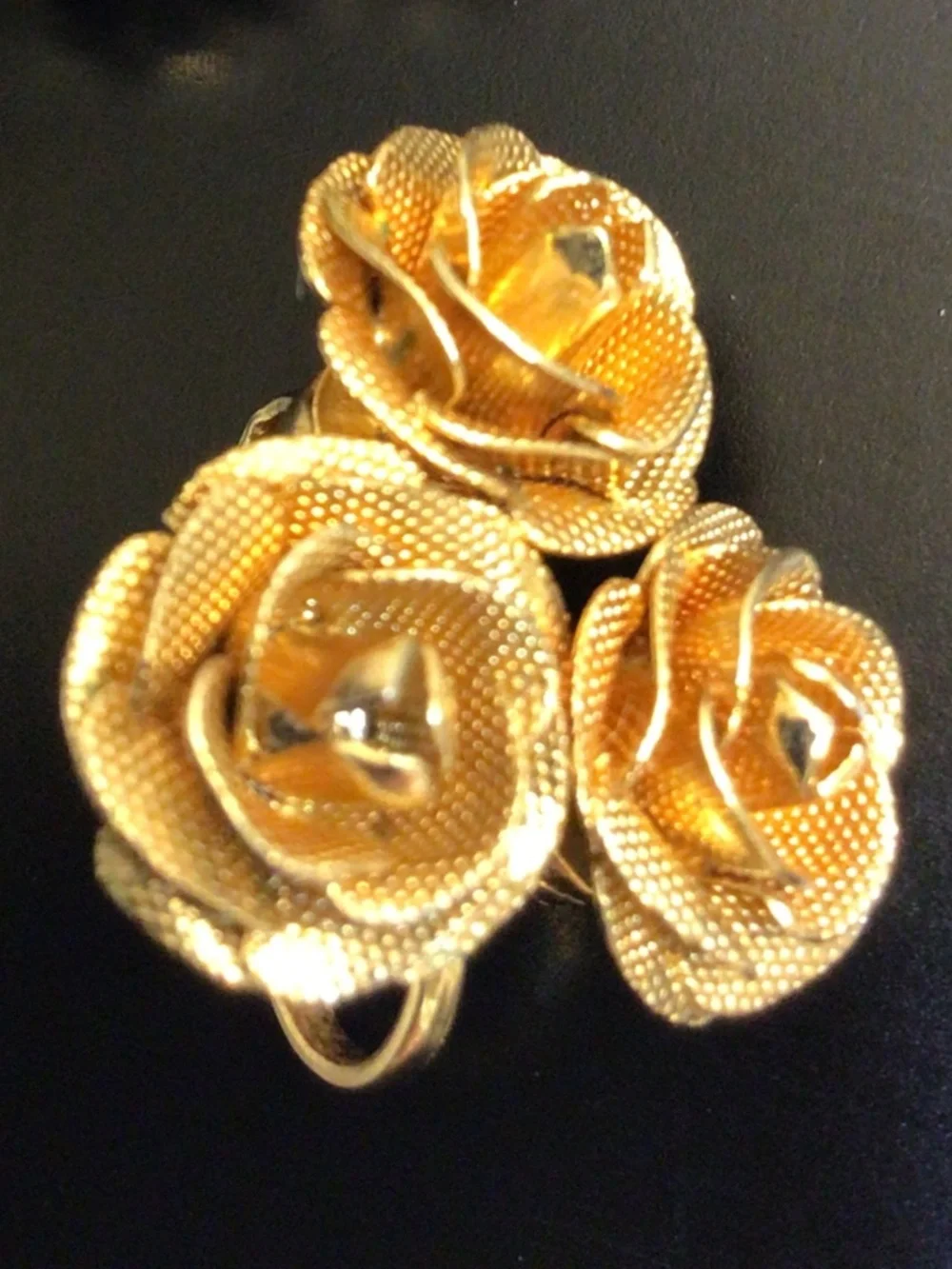 Vintage 1960s Triple Rose Clip On Earrings Gold Tone Mesh Texture Romantic